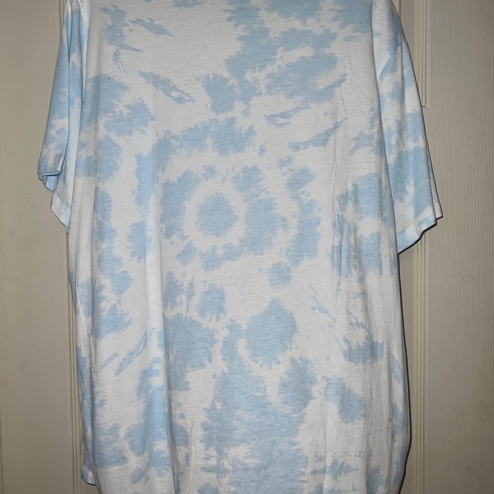 World Tour Tee - Picture 2 of 3